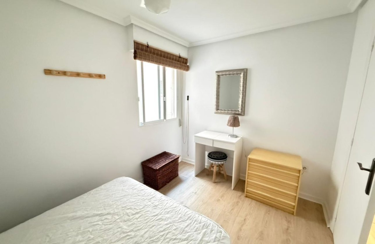 Herverkoop - Appartement -
Torrevieja - Playa del Cura