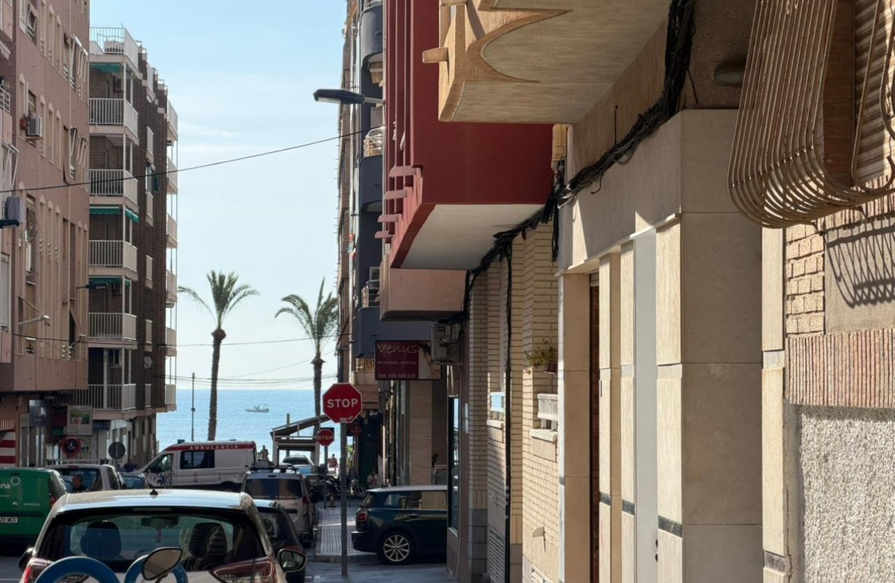 Herverkoop - Appartement -
Torrevieja - Playa del Cura