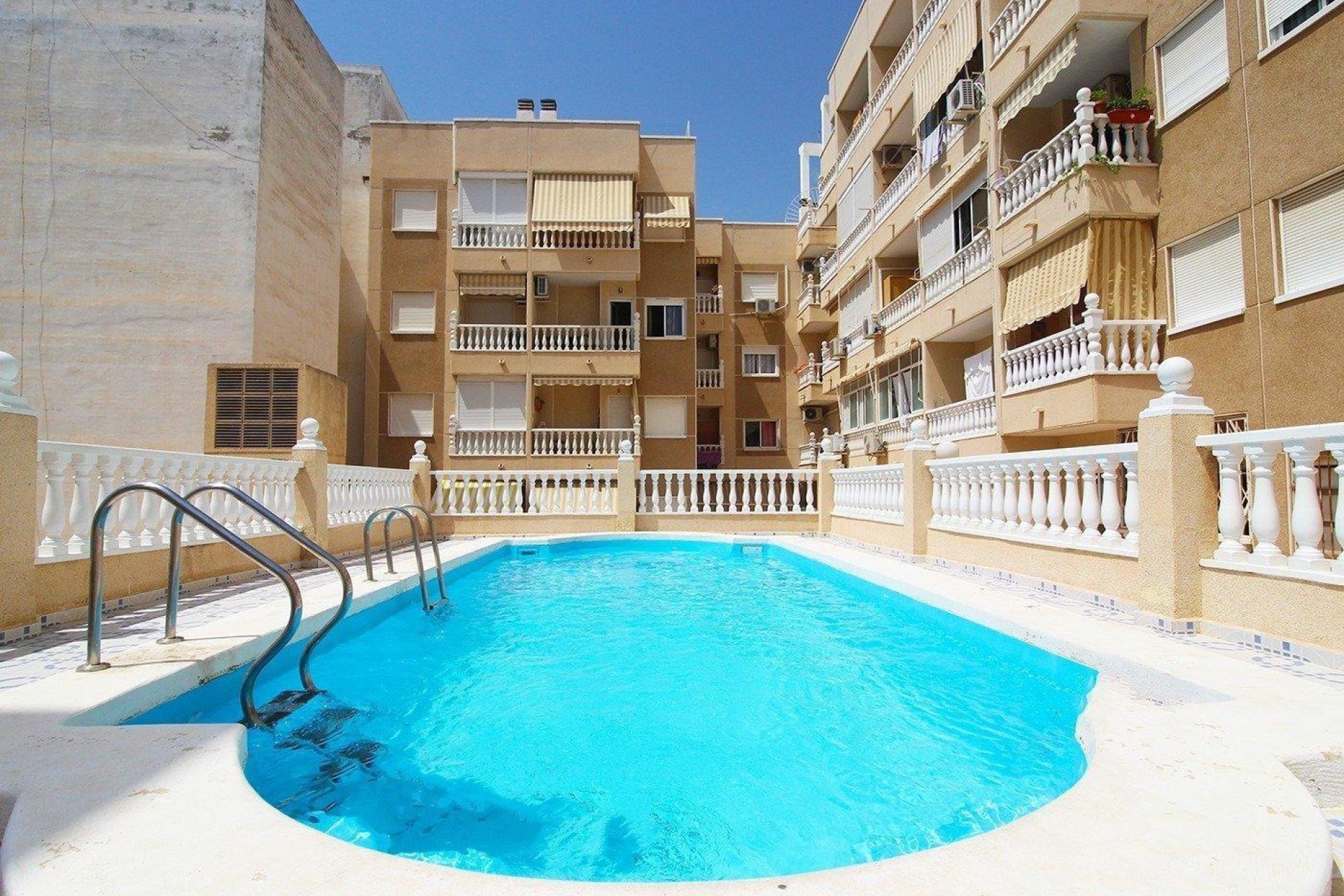 Herverkoop - Appartement -
Torrevieja - Playa del Cura
