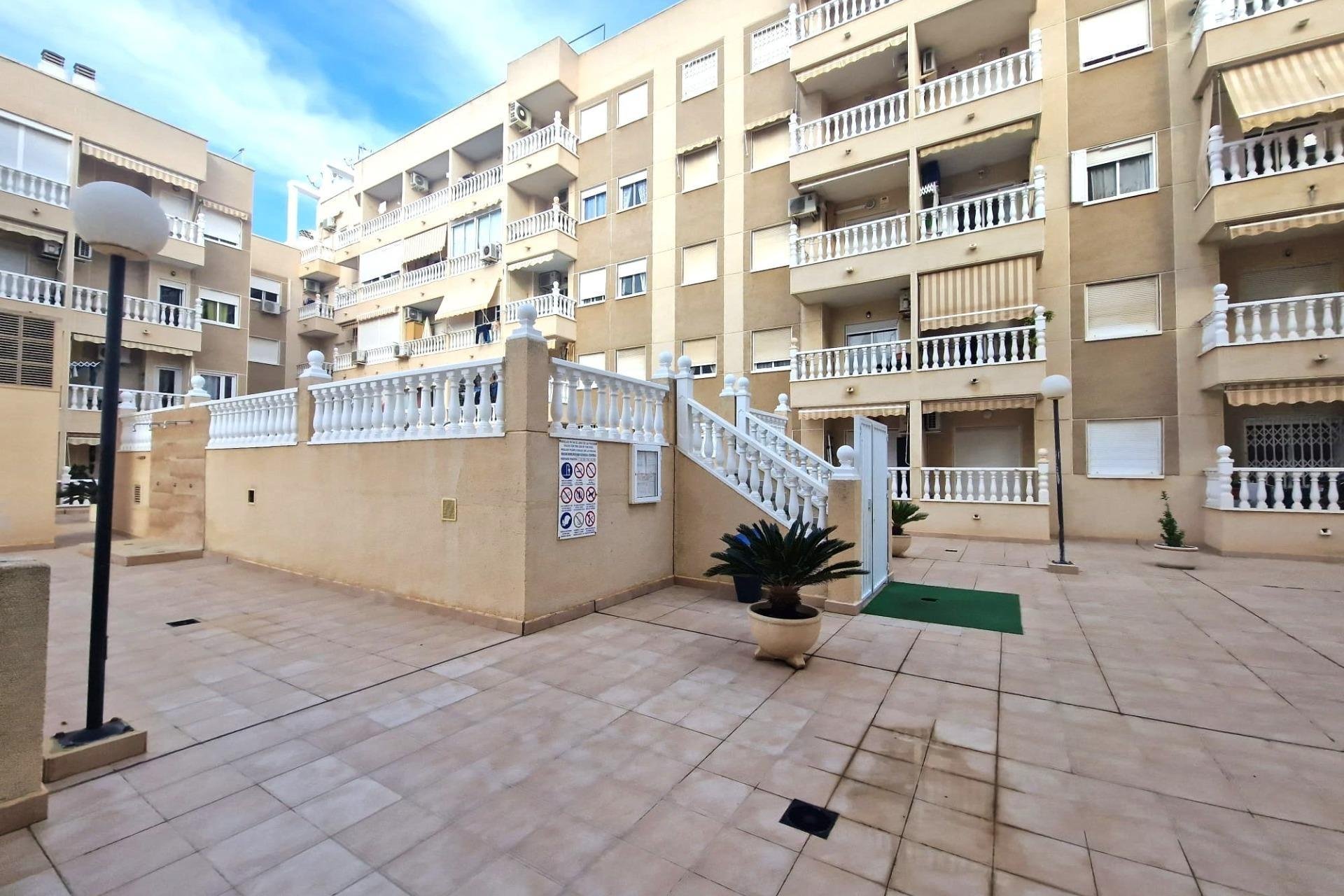 Herverkoop - Appartement -
Torrevieja - Playa del Cura
