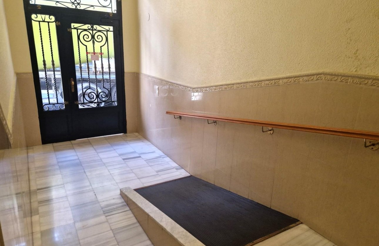 Herverkoop - Appartement -
Torrevieja - Playa del Cura