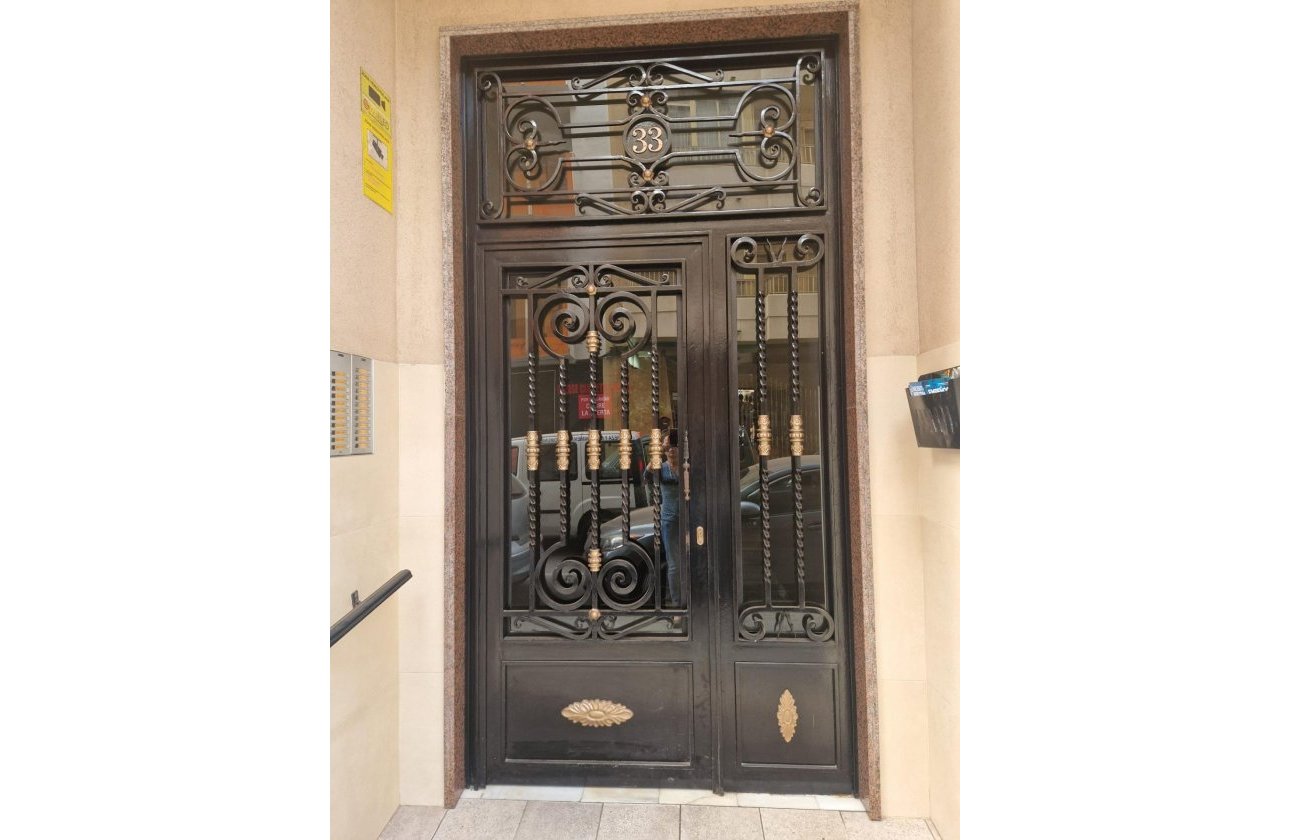 Herverkoop - Appartement -
Torrevieja - Playa del Cura