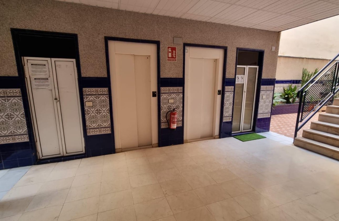 Herverkoop - Appartement -
Torrevieja - Playa del Cura