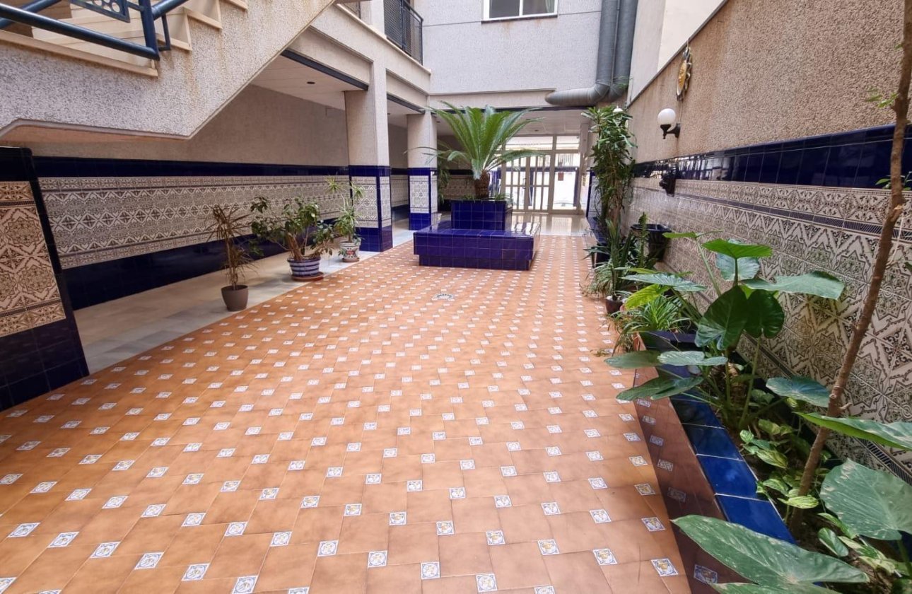 Herverkoop - Appartement -
Torrevieja - Playa del Cura