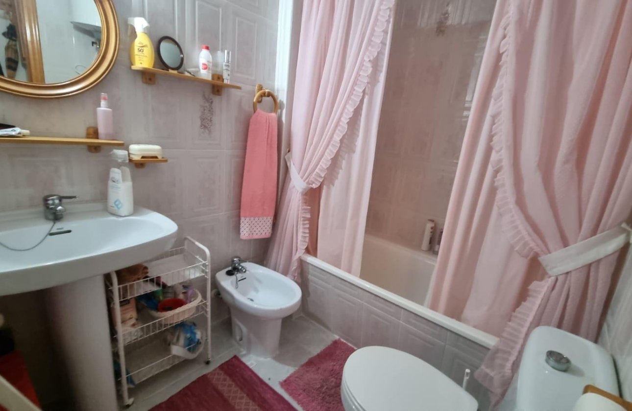 Herverkoop - Appartement -
Torrevieja - Playa del Cura