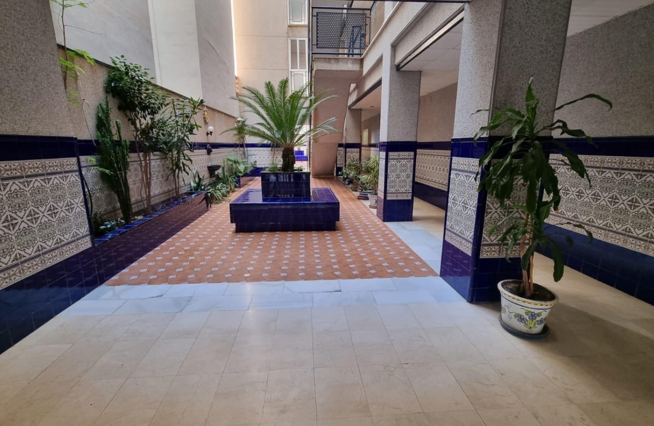 Herverkoop - Appartement -
Torrevieja - Playa del Cura