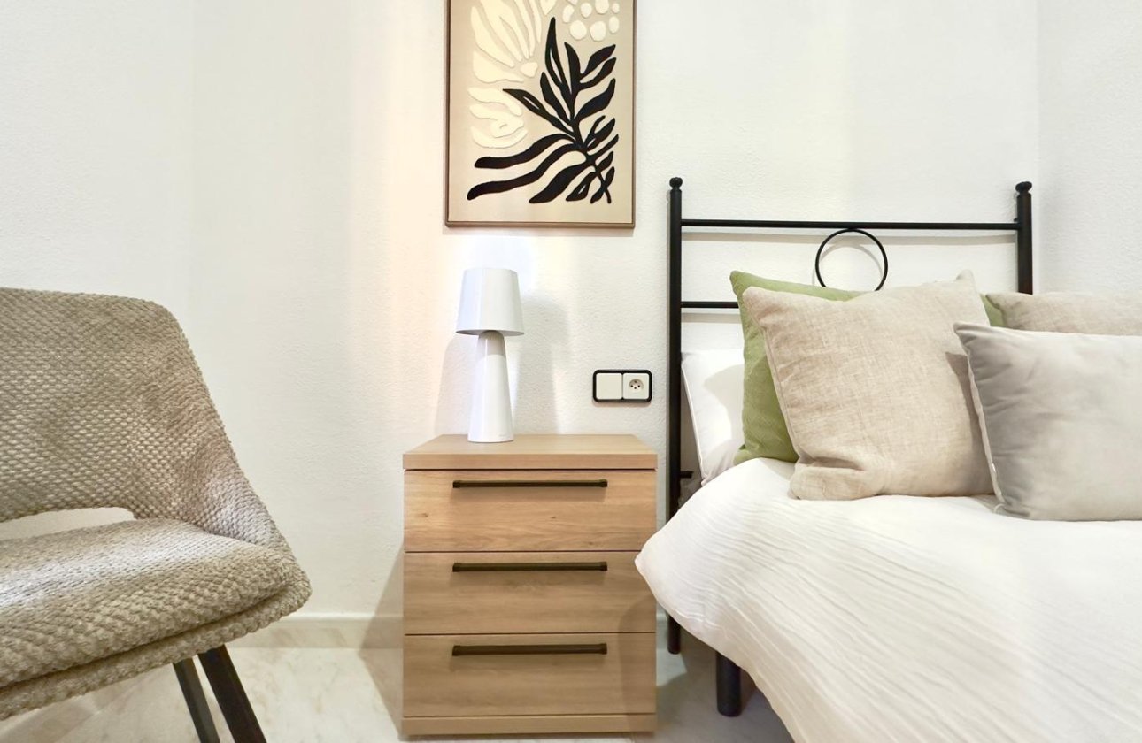 Herverkoop - Appartement -
Torrevieja - Playa del Cura