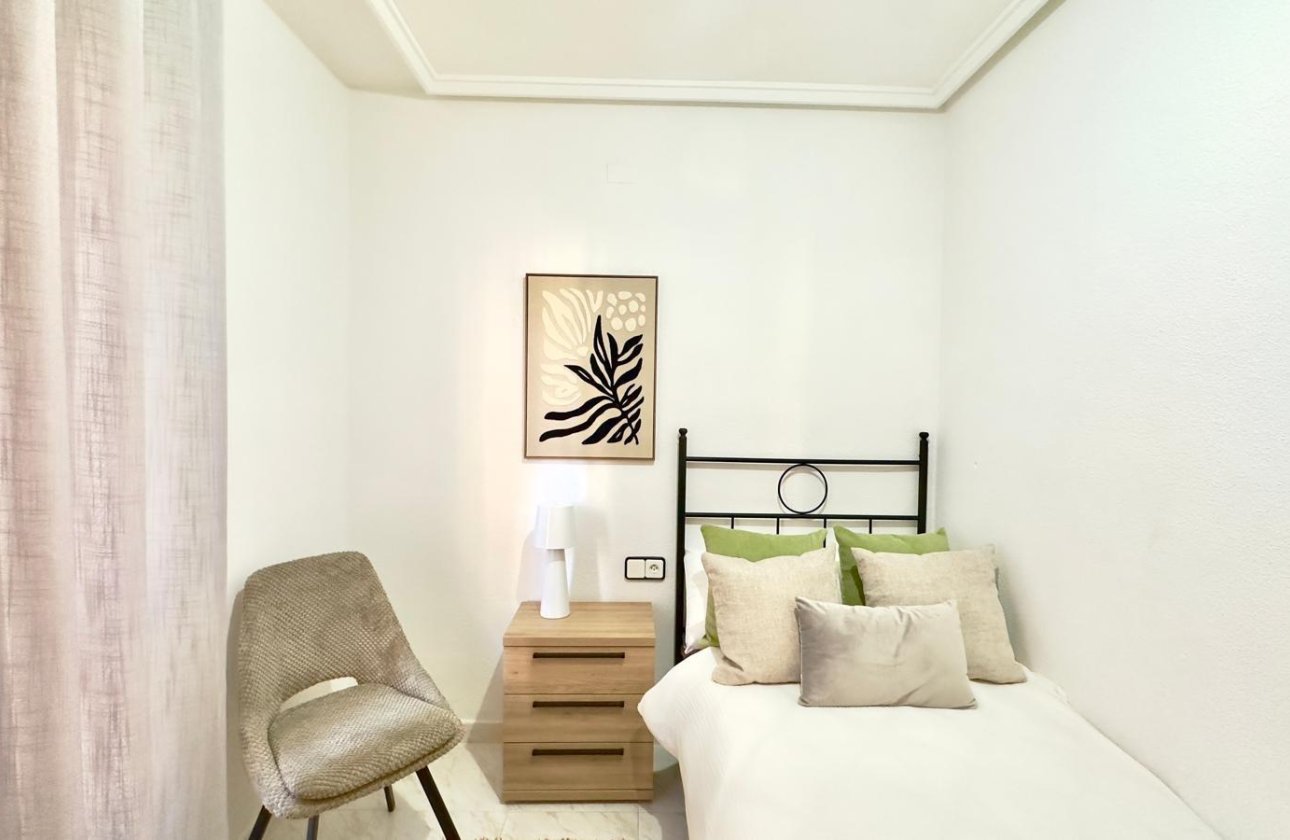 Herverkoop - Appartement -
Torrevieja - Playa del Cura