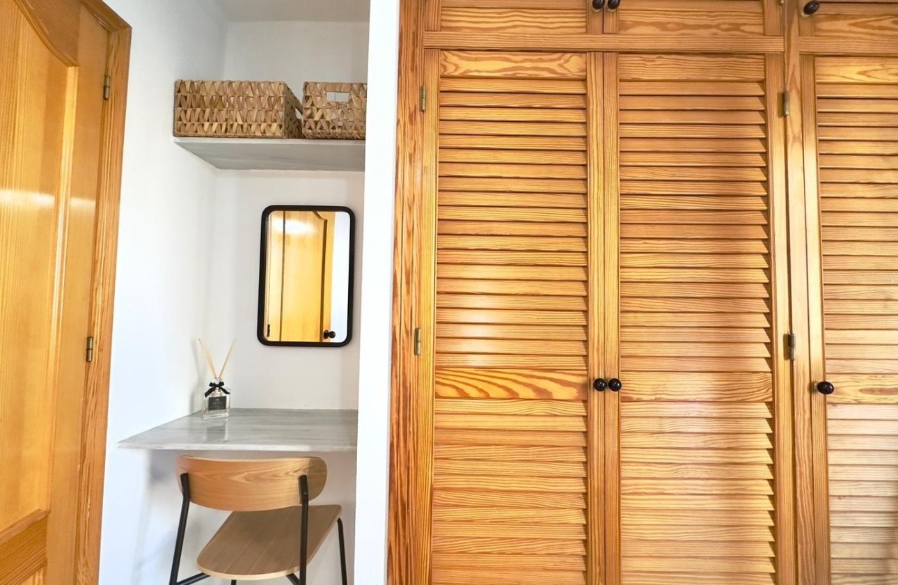 Herverkoop - Appartement -
Torrevieja - Playa del Cura