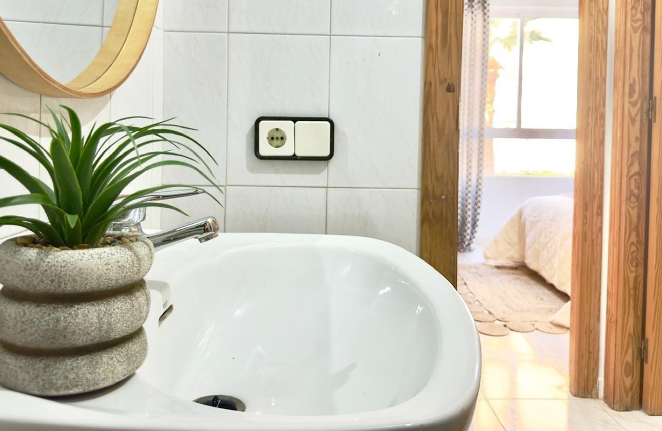 Herverkoop - Appartement -
Torrevieja - Playa del Cura