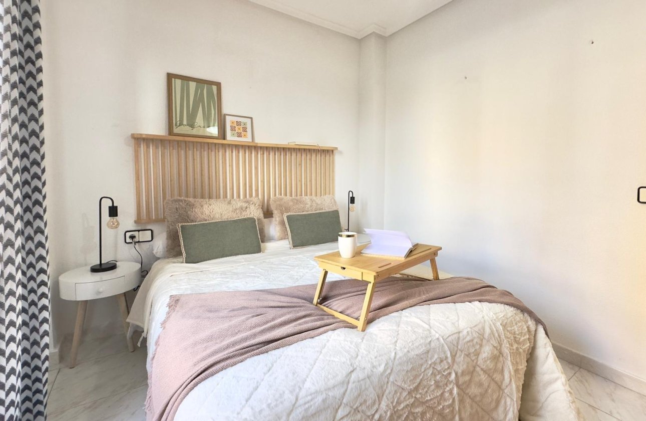 Herverkoop - Appartement -
Torrevieja - Playa del Cura