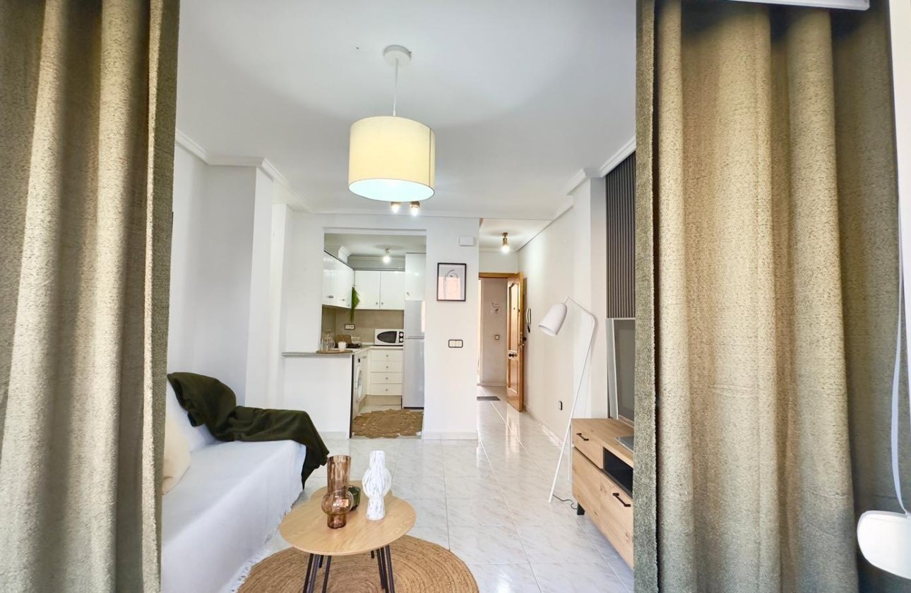 Herverkoop - Appartement -
Torrevieja - Playa del Cura