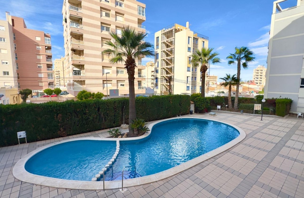 Herverkoop - Appartement -
Torrevieja - Playa del Cura