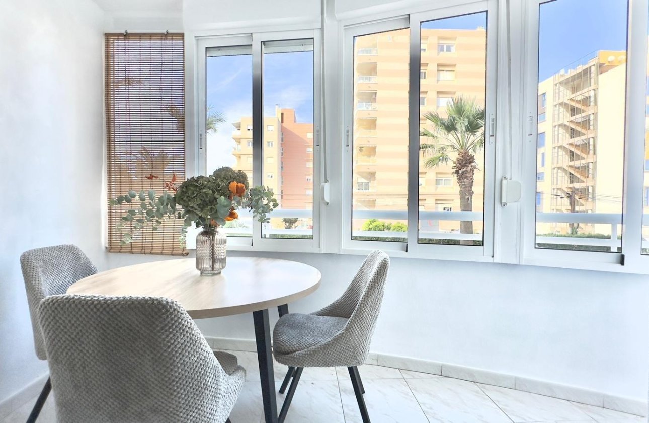 Herverkoop - Appartement -
Torrevieja - Playa del Cura