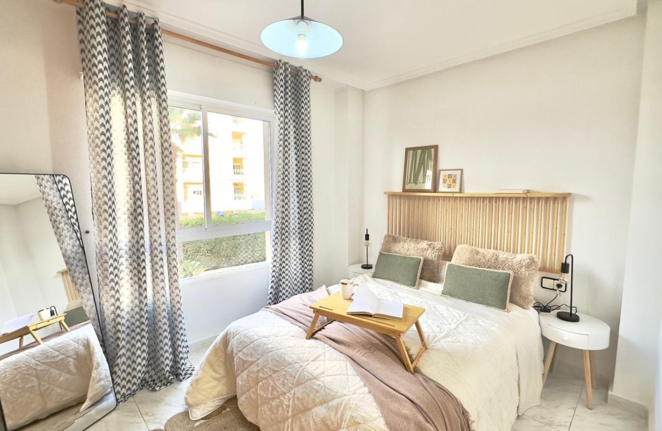 Herverkoop - Appartement -
Torrevieja - Playa del Cura