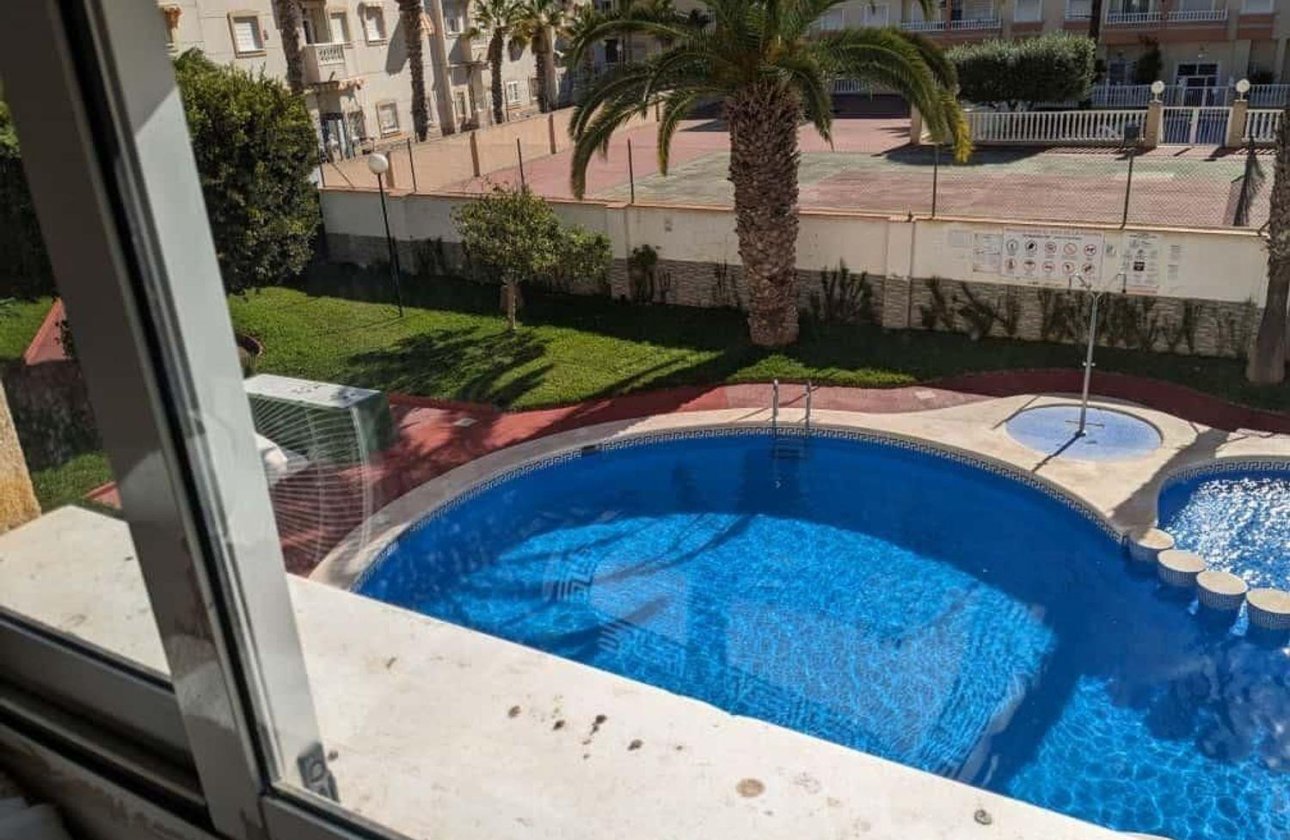 Herverkoop - Appartement -
Torrevieja - Playa del Cura