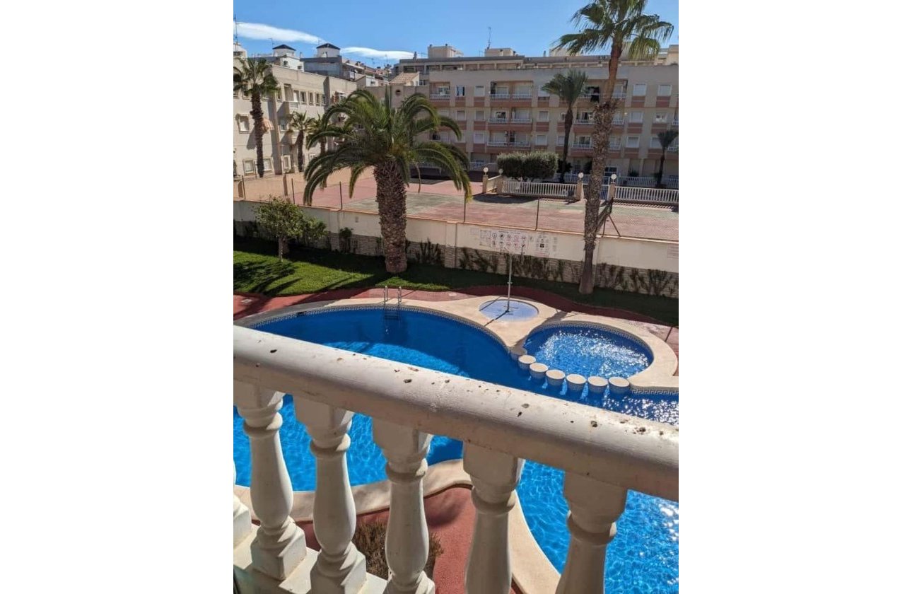 Herverkoop - Appartement -
Torrevieja - Playa del Cura