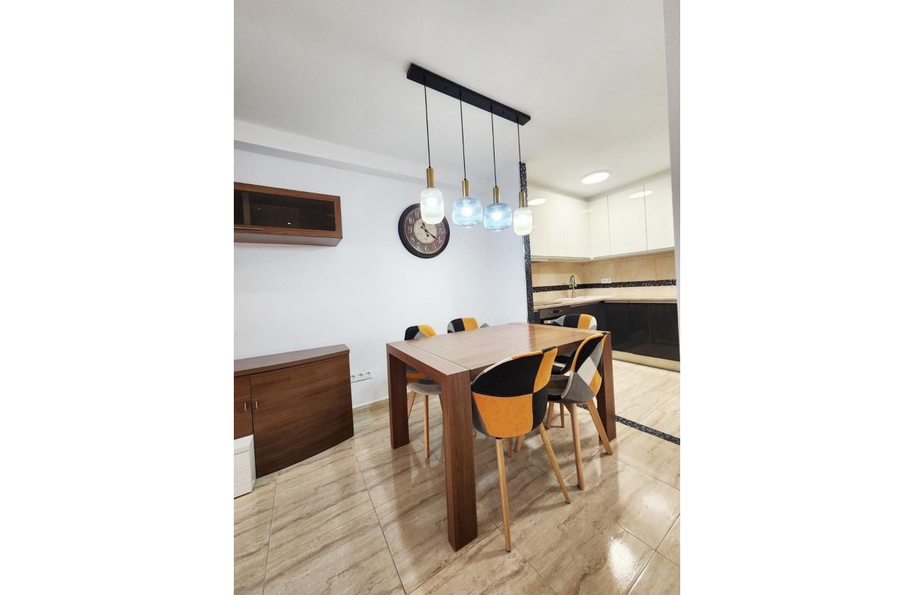 Herverkoop - Appartement -
Torrevieja - Playa del Cura