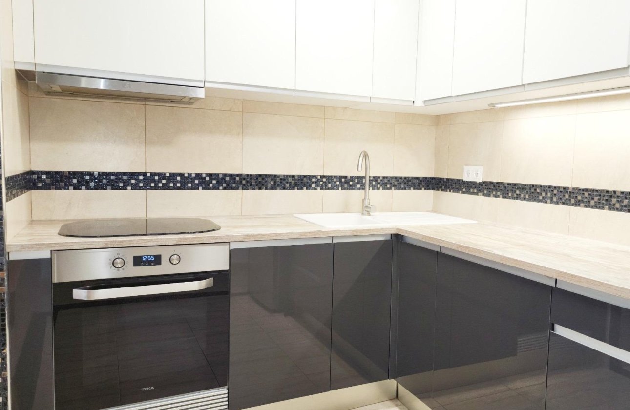 Herverkoop - Appartement -
Torrevieja - Playa del Cura