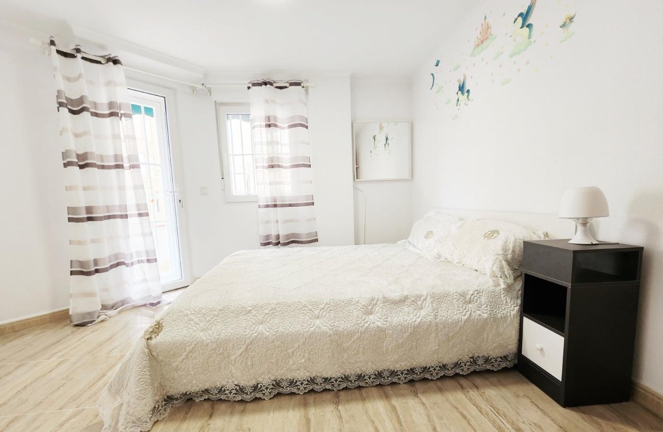 Herverkoop - Appartement -
Torrevieja - Playa del Cura