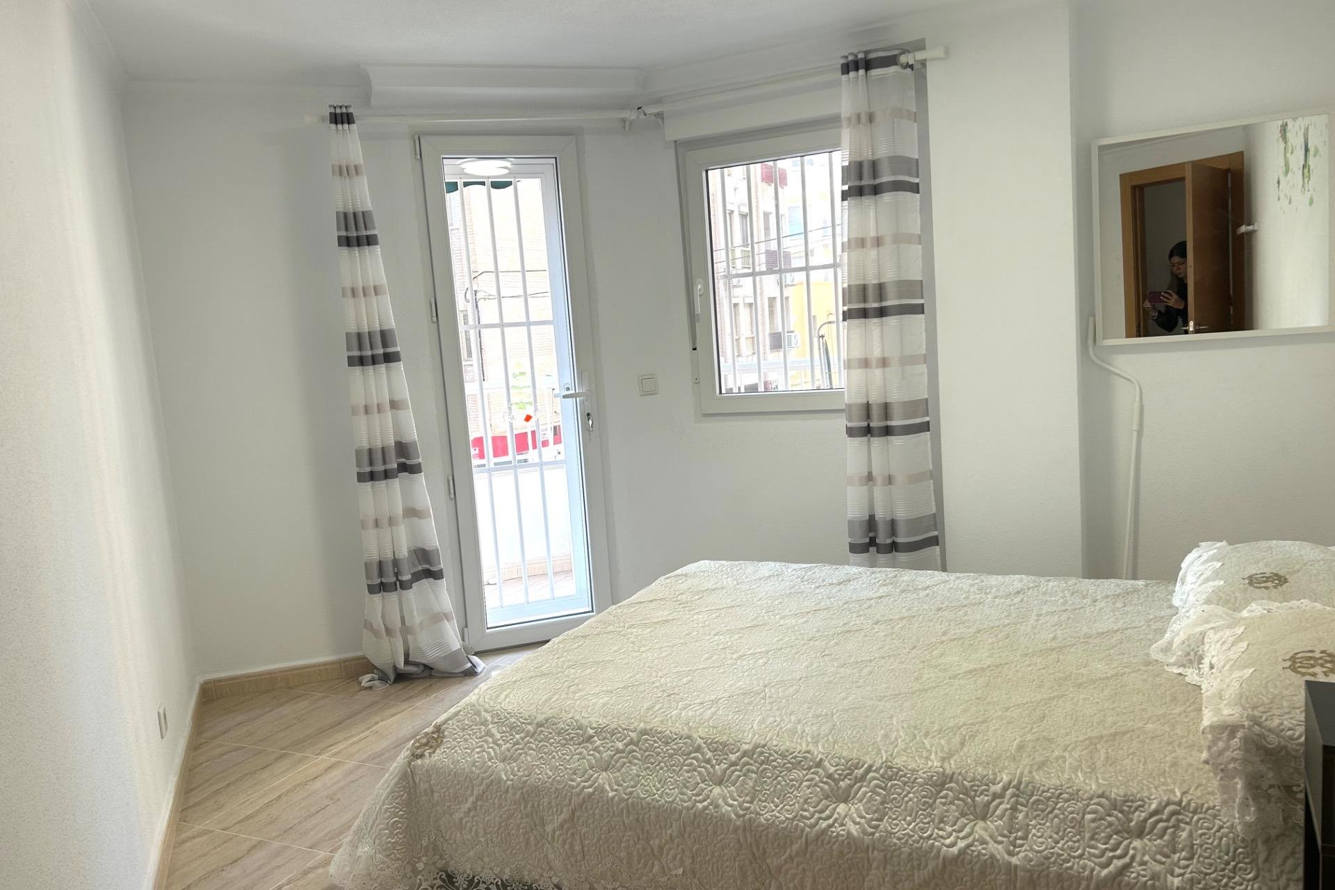 Herverkoop - Appartement -
Torrevieja - Playa del Cura