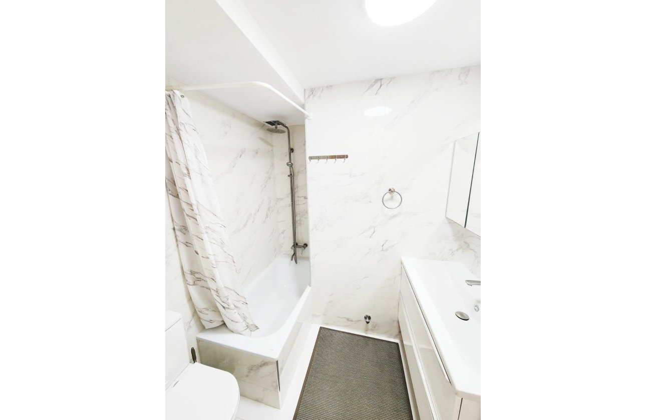 Herverkoop - Appartement -
Torrevieja - Playa del Cura