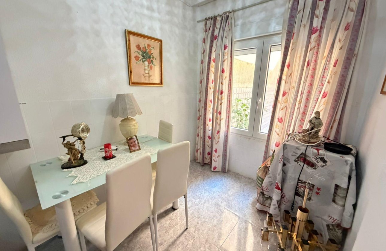 Herverkoop - Appartement -
Torrevieja - Playa del Cura