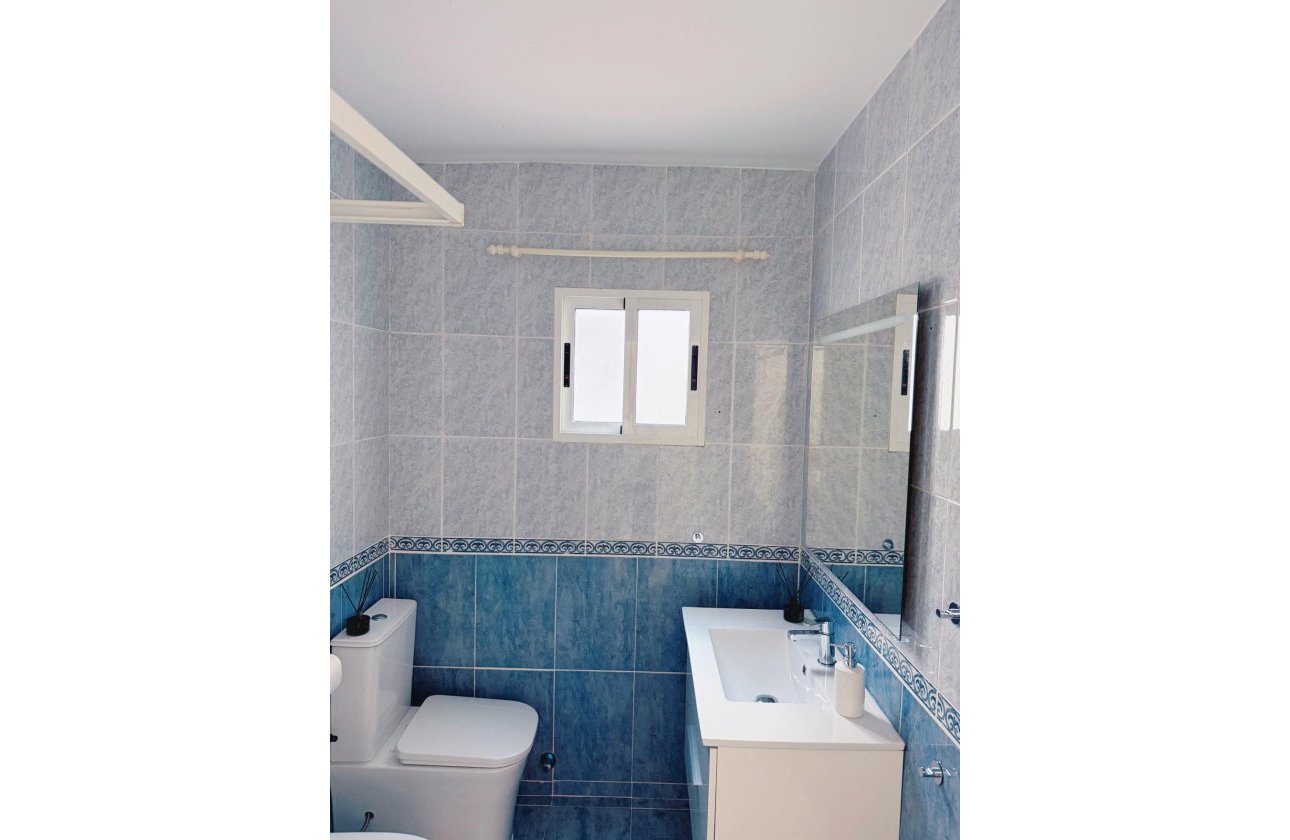 Herverkoop - Appartement -
Torrevieja - Playa del Cura