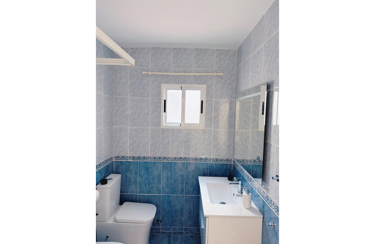 Herverkoop - Appartement -
Torrevieja - Playa del Cura