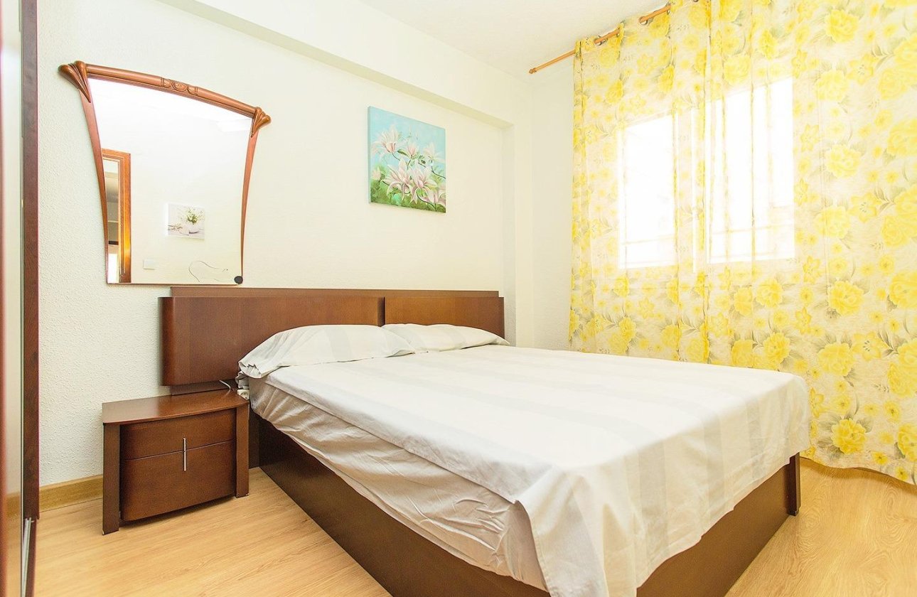 Herverkoop - Appartement -
Torrevieja - Playa del Cura