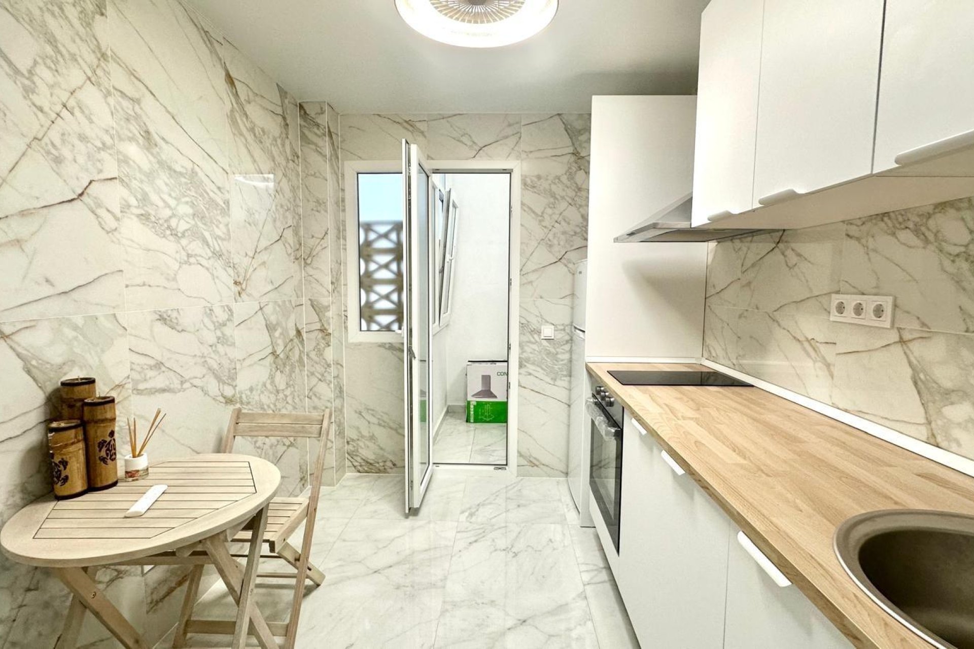 Herverkoop - Appartement -
Torrevieja - Playa del Cura