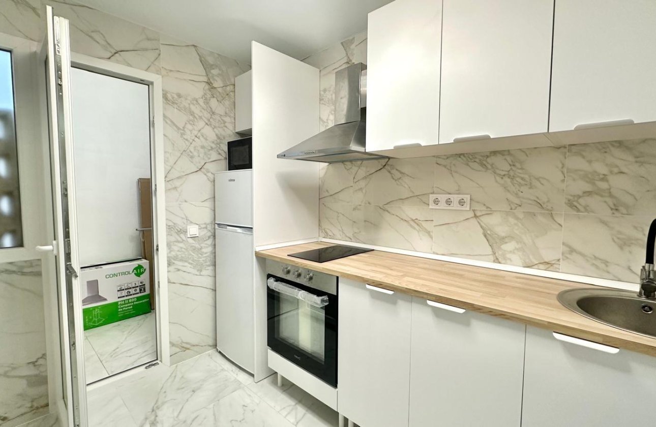 Herverkoop - Appartement -
Torrevieja - Playa del Cura