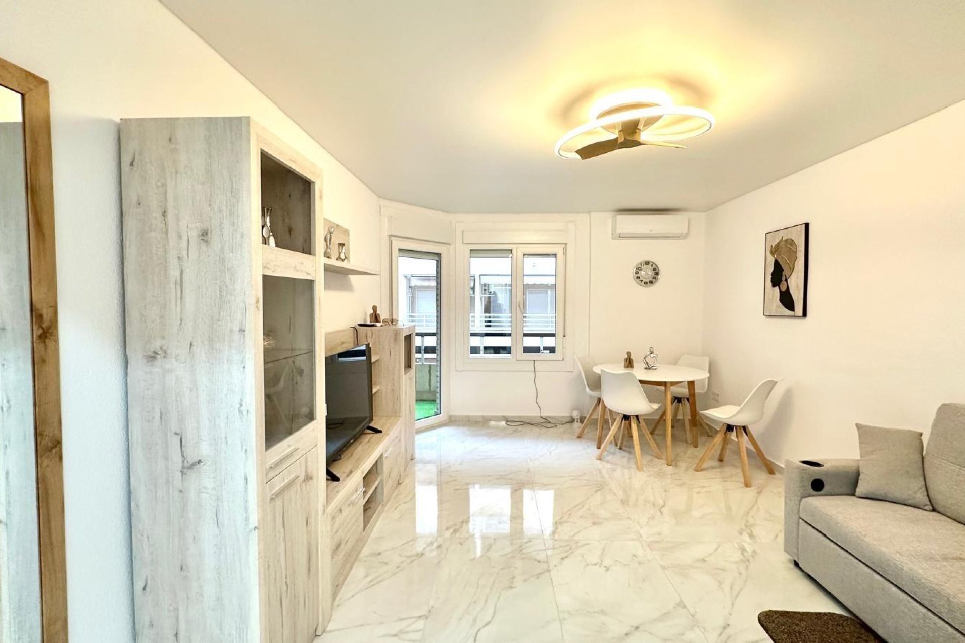 Herverkoop - Appartement -
Torrevieja - Playa del Cura