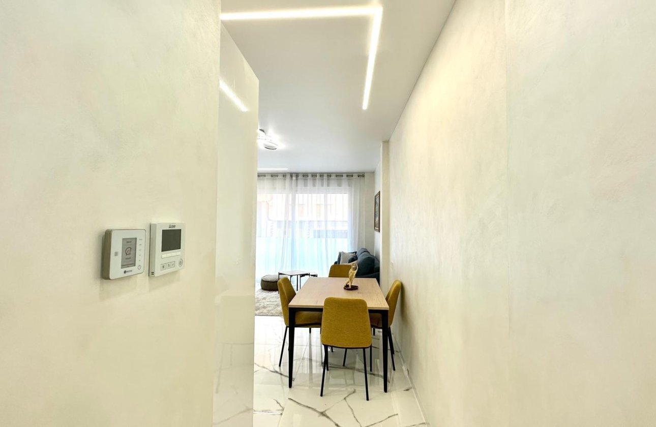 Herverkoop - Appartement -
Torrevieja - Playa del Cura