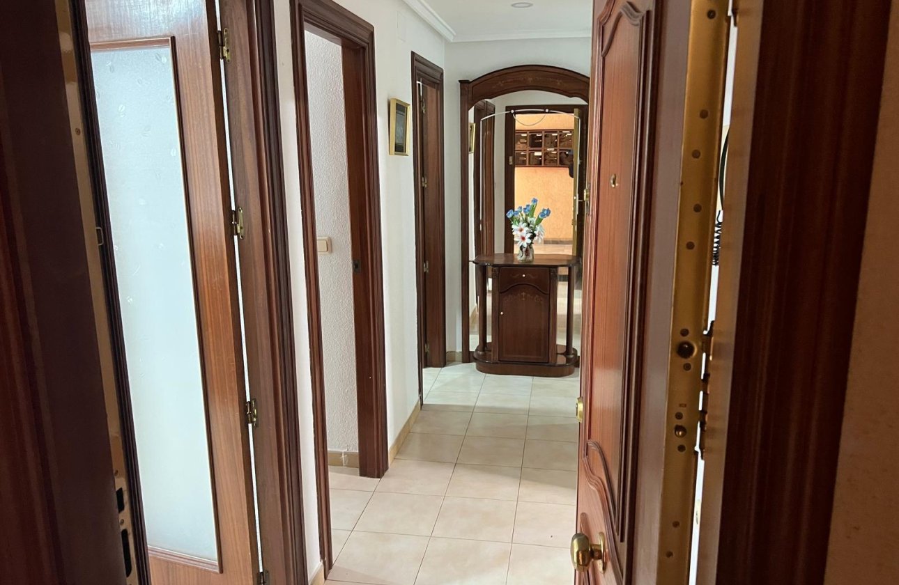 Herverkoop - Appartement -
Torrevieja - Playa del Cura