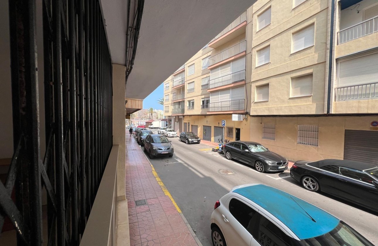 Herverkoop - Appartement -
Torrevieja - Playa del Cura