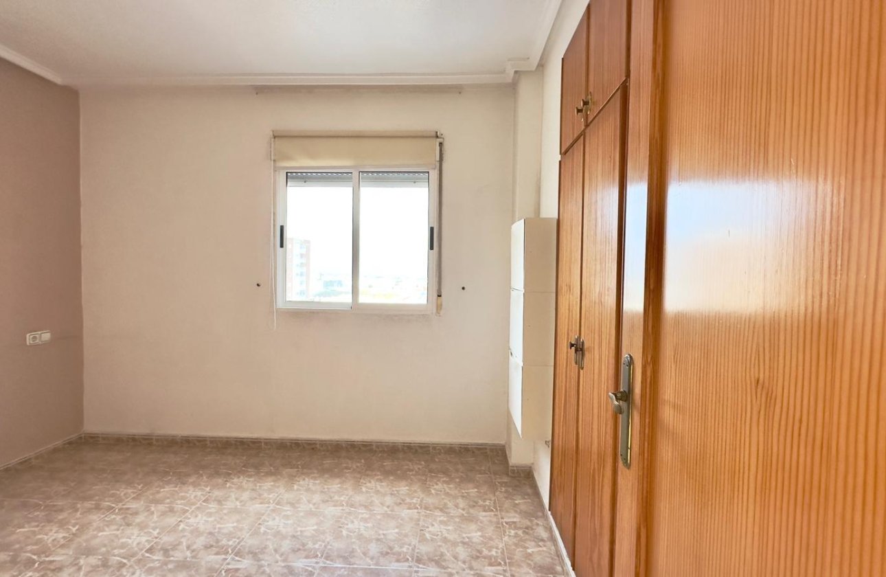 Herverkoop - Appartement -
Torrevieja - Playa del Cura