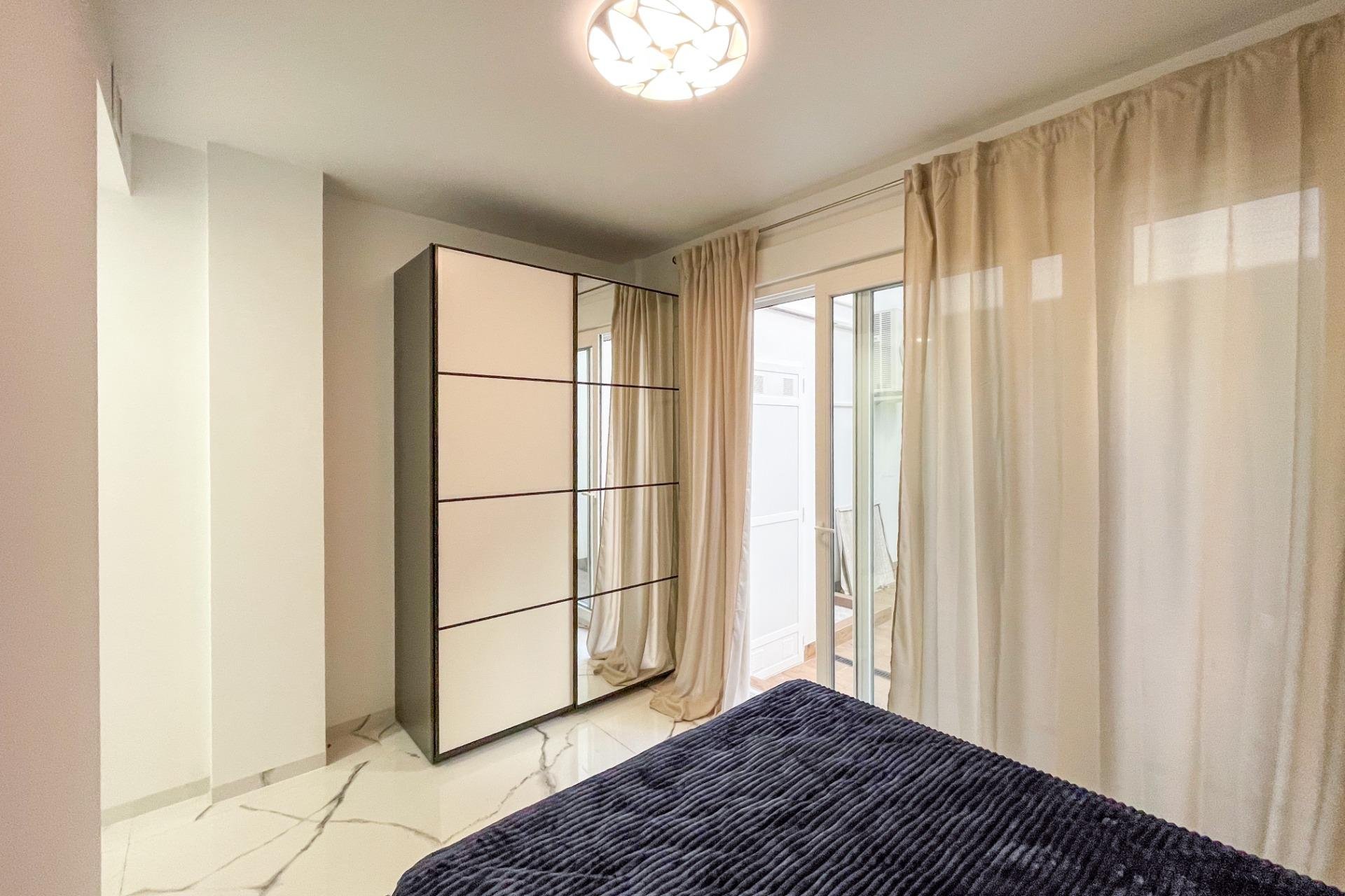 Herverkoop - Appartement -
Torrevieja - Playa del Cura