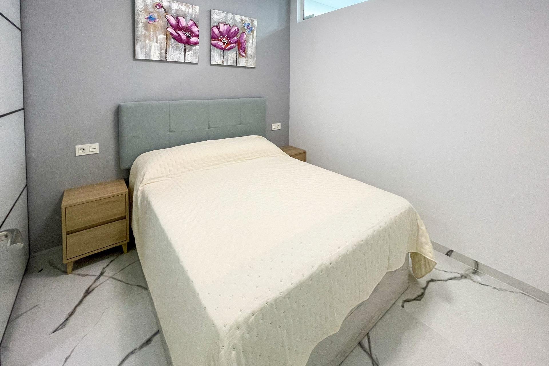 Herverkoop - Appartement -
Torrevieja - Playa del Cura