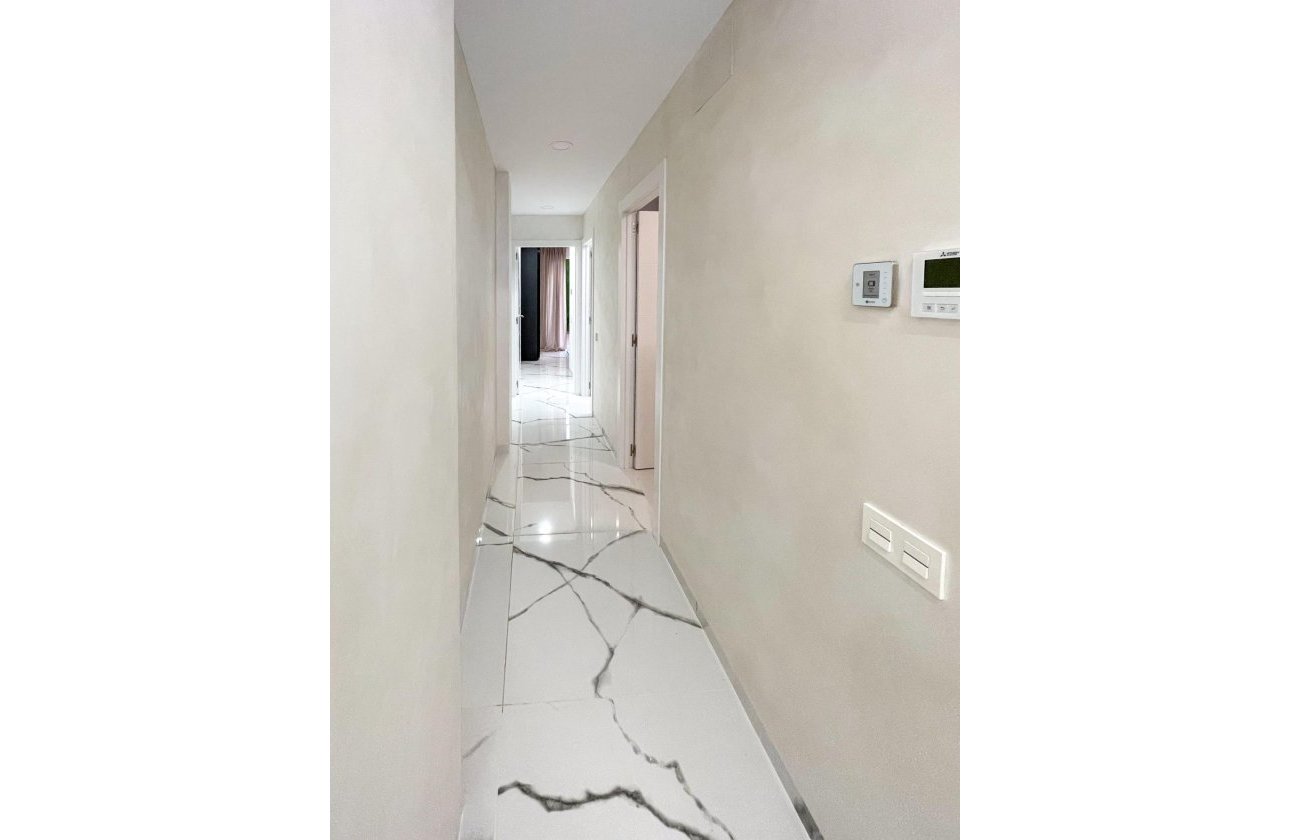 Herverkoop - Appartement -
Torrevieja - Playa del Cura