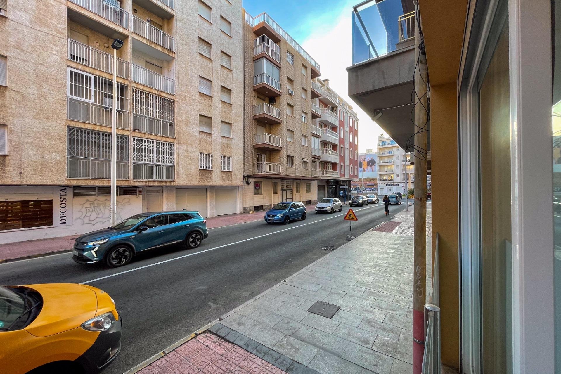Herverkoop - Appartement -
Torrevieja - Playa del Cura