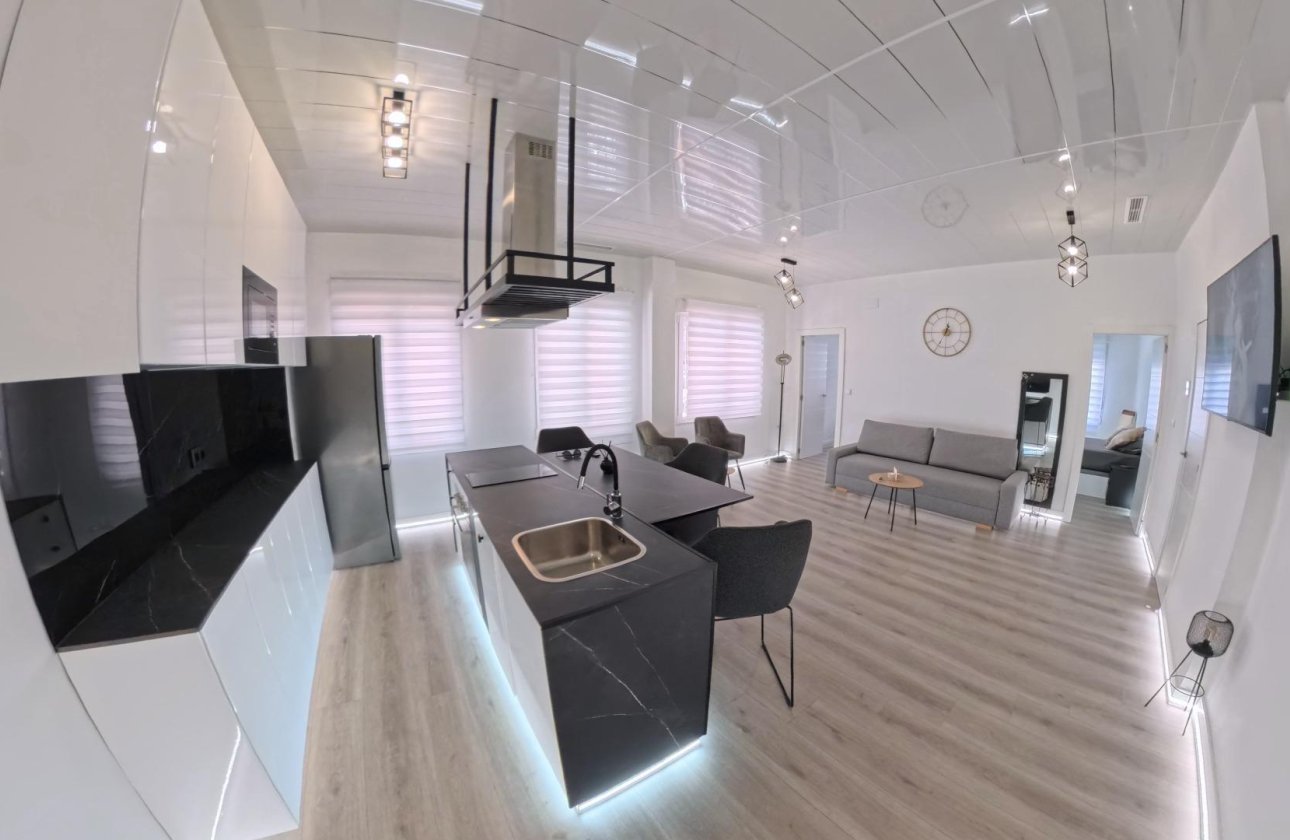 Herverkoop - Appartement -
Torrevieja - Playa del Cura