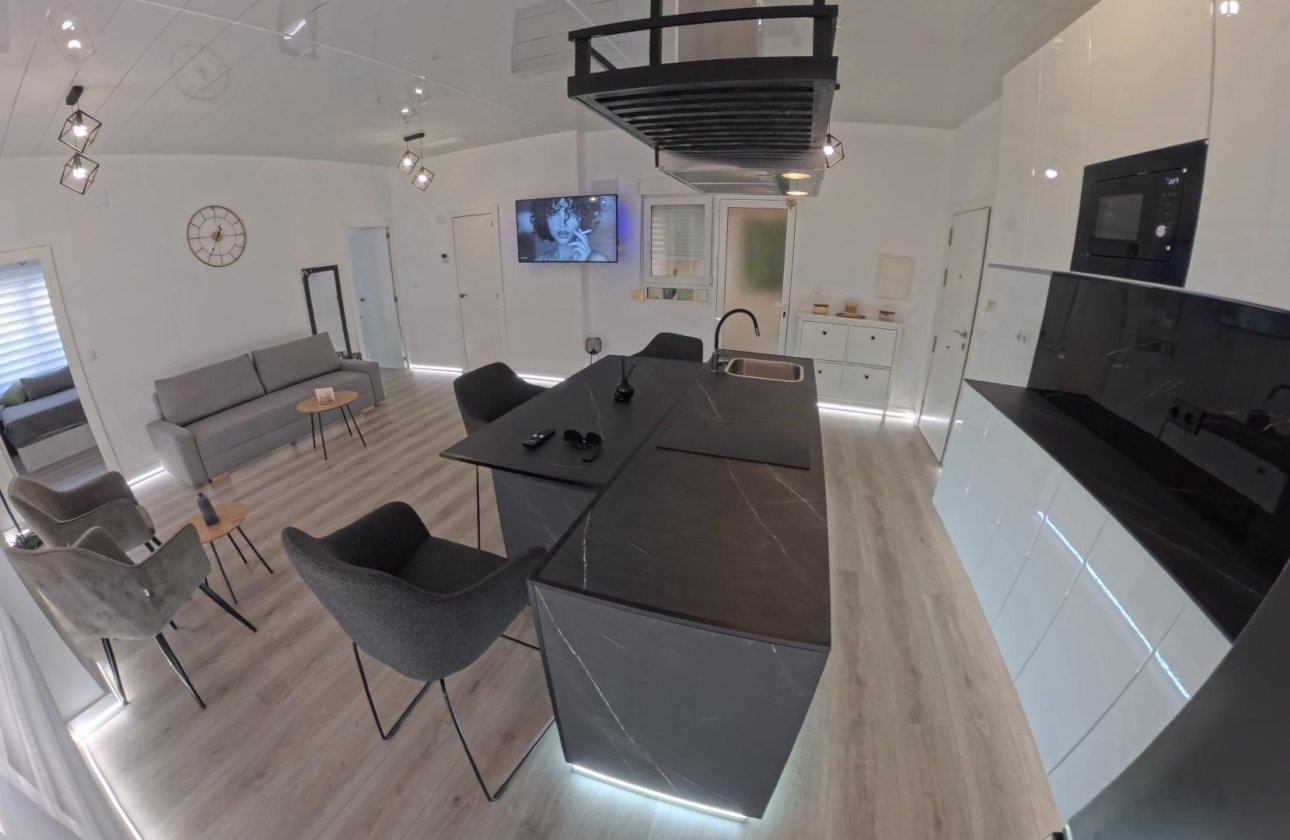 Herverkoop - Appartement -
Torrevieja - Playa del Cura