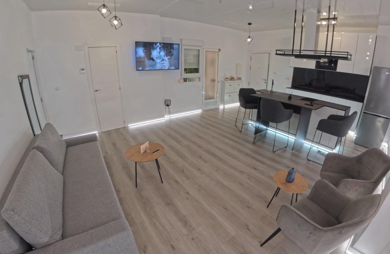 Herverkoop - Appartement -
Torrevieja - Playa del Cura