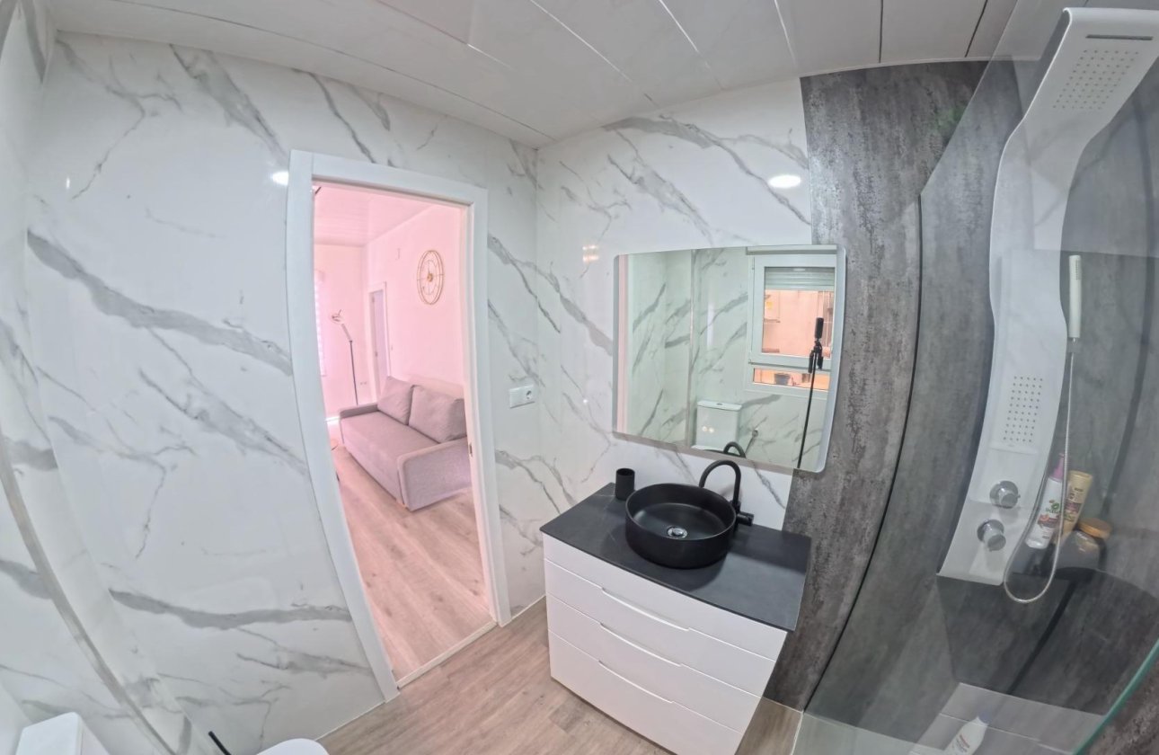 Herverkoop - Appartement -
Torrevieja - Playa del Cura