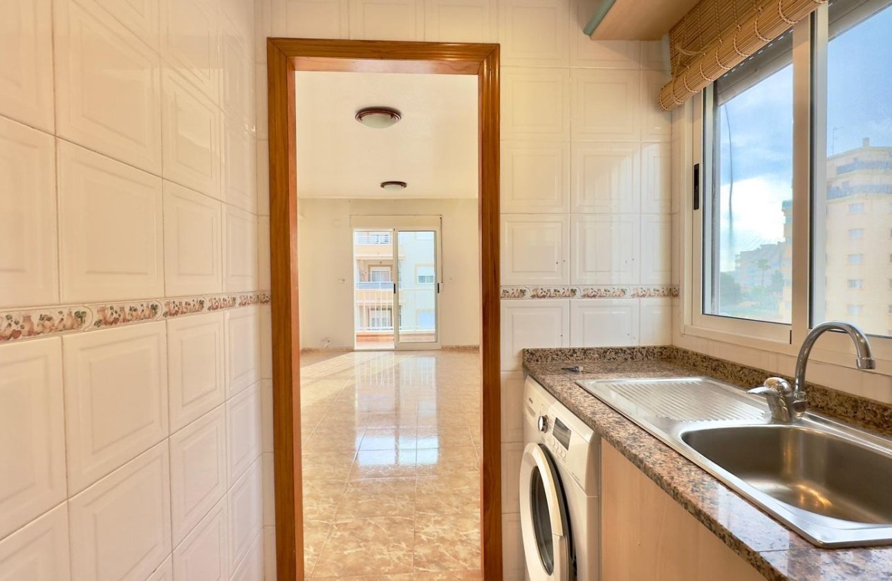 Herverkoop - Appartement -
Torrevieja - Playa del Cura