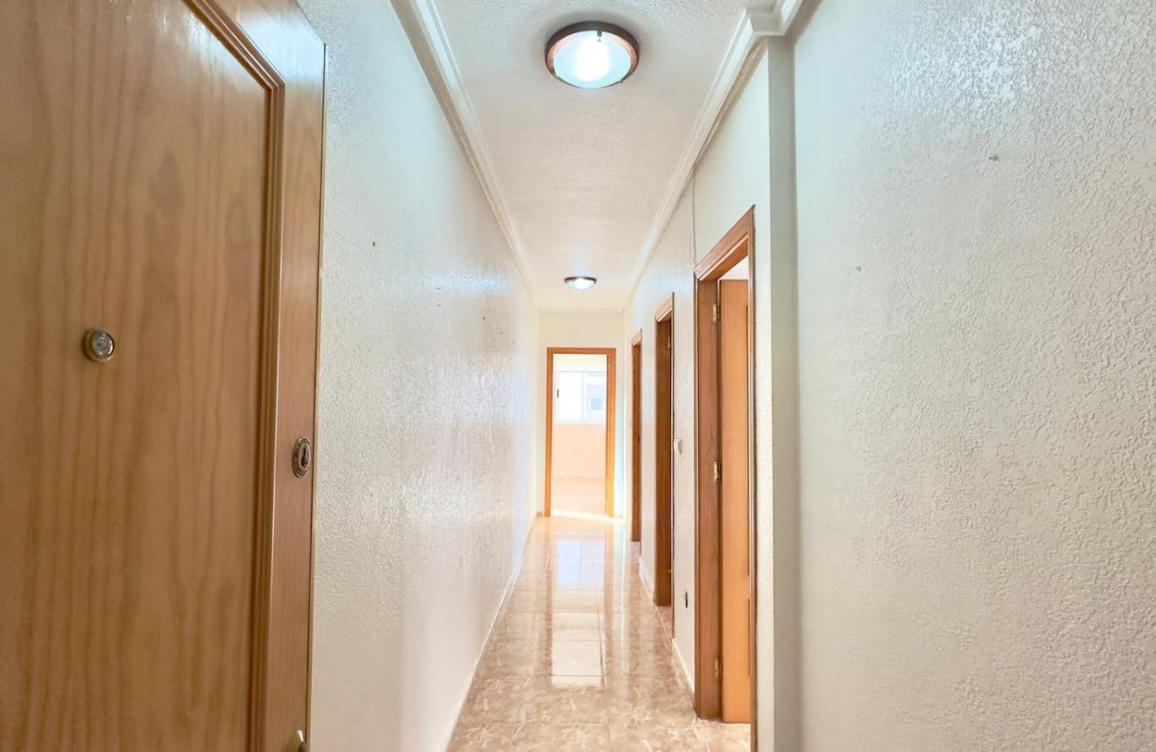 Herverkoop - Appartement -
Torrevieja - Playa del Cura