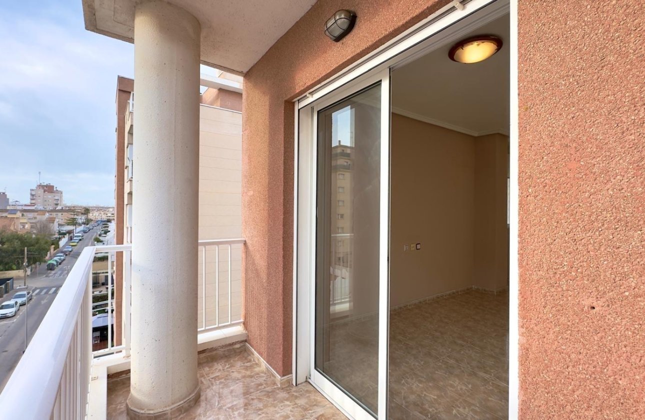 Herverkoop - Appartement -
Torrevieja - Playa del Cura