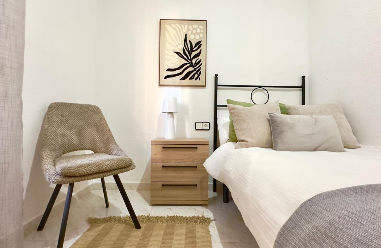 Herverkoop - Appartement -
Torrevieja - Playa del Cura