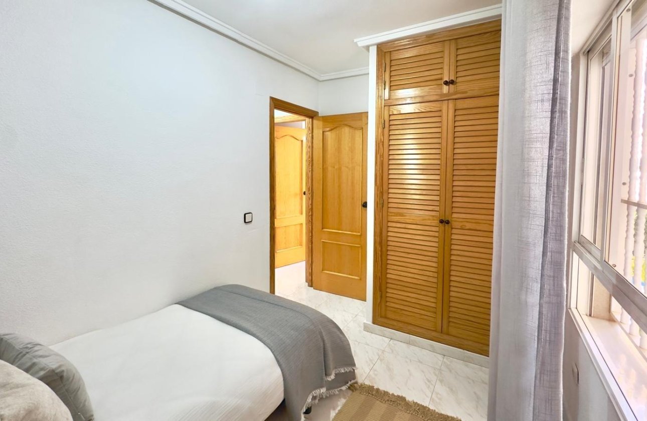 Herverkoop - Appartement -
Torrevieja - Playa del Cura